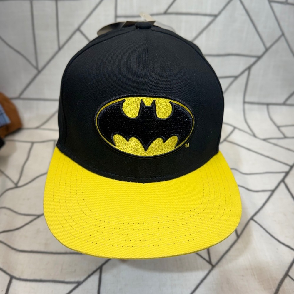 Batman Snapback Hat OS Black Yellow Embroidered Logo Comic Brim Graphic New READ